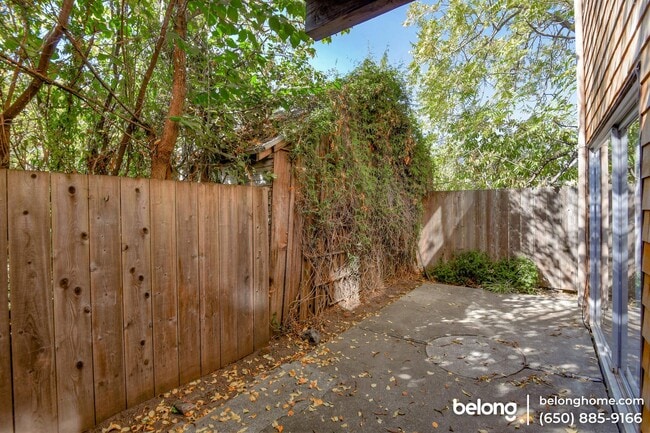 Photo - 2223 Ward St
