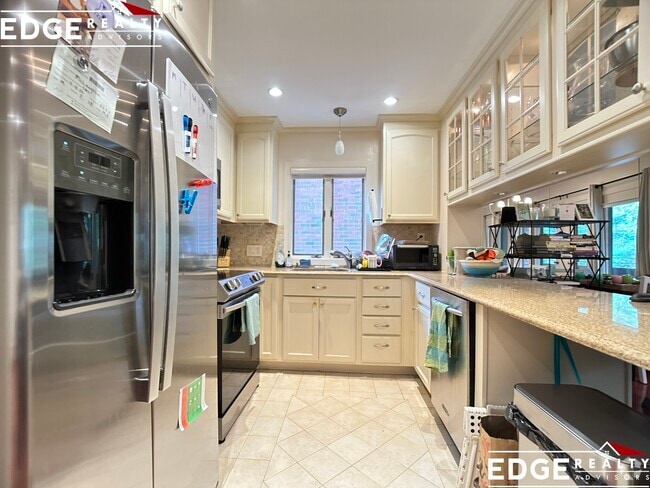Building Photo - 241 Perkins St Unit E101 Rental