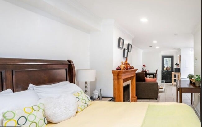 Photo - 1835 Mintwood Pl NW