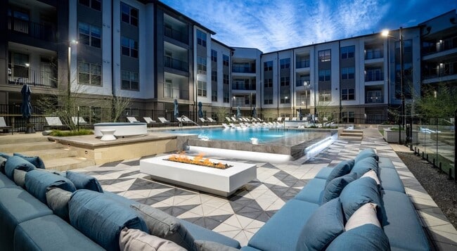 Building Photo - 16717 Westpark Dr Unit B5D