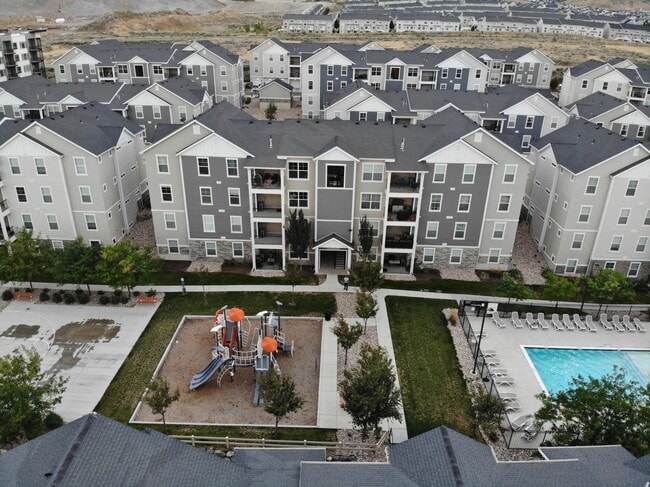 Building Photo - 14659 Bloom Dr