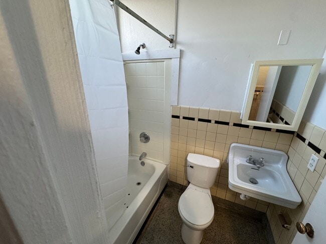 Photo - Large one room efficiency with large kitchen Unidad Apart #35