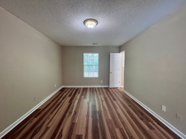 Photo - 352 Leafmore Rd SW Unit 352A Leafmore Rd