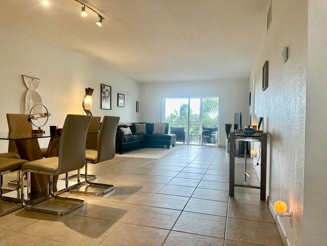 Photo - 3010 NE 16th Ave Unidad 405