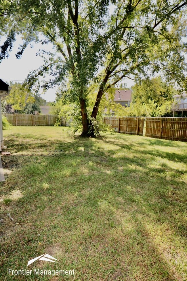3211 Valleywood Dr