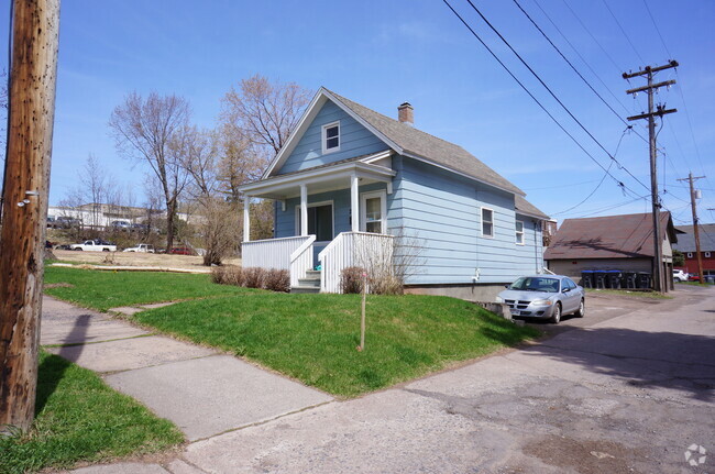 Building Photo - AVAILABLE SEPTEMBER - 1 BED 1 BATH Rental