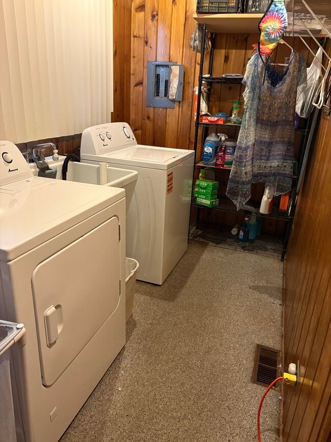 Photo - 980 County Line Rd