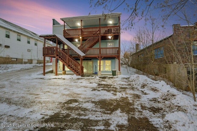 Photo - 144-144 Market St