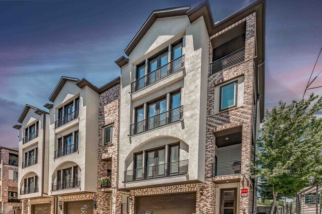 Photo - Luxury End Unit Rental with Elevator, Downtown Views, and Sky Deck ($150 off the second month!)