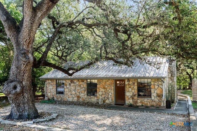 Building Photo - 202 Leveritts Loop