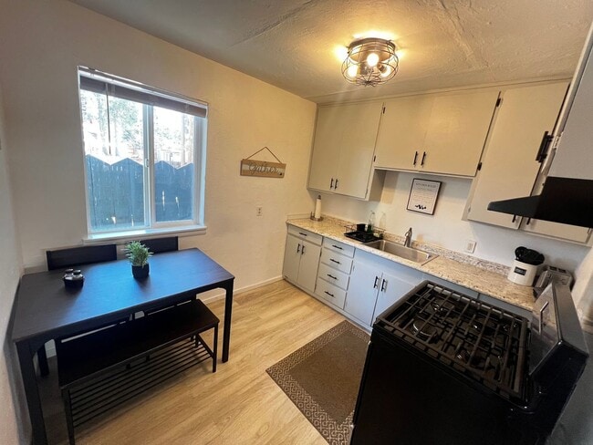 Photo - 4091 Greenwood Rd Unit 2