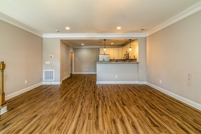 Photo - 338 Broadberry Ave