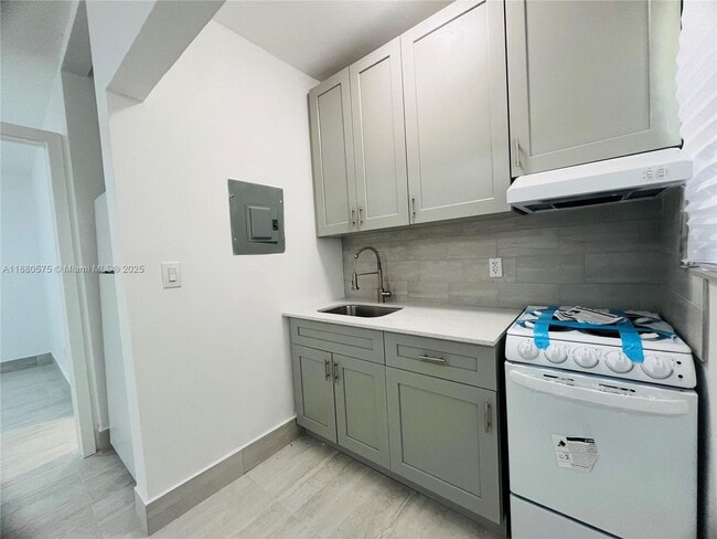 Building Photo - 13390 NE 6th Ave Unit 3