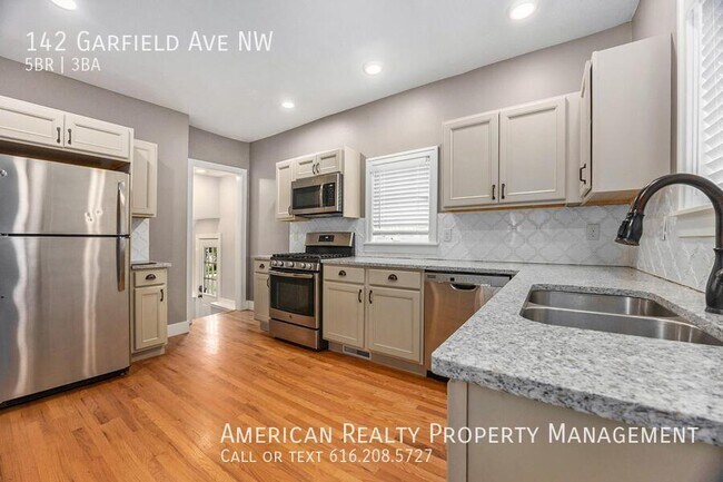 Photo - 142 Garfield Ave NW