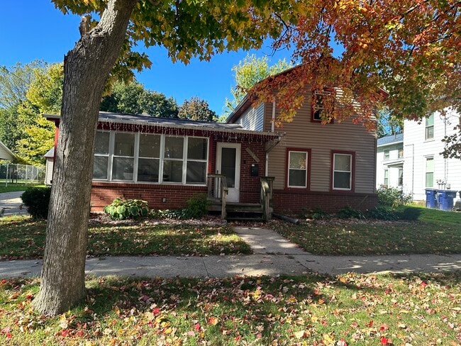 Photo - 318 S Locust St