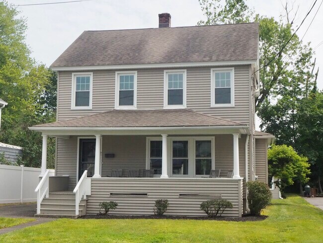 Building Photo - 91 Henderson Rd Rental
