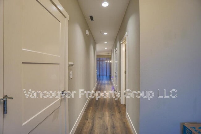 Photo - 11805 NE 108th St