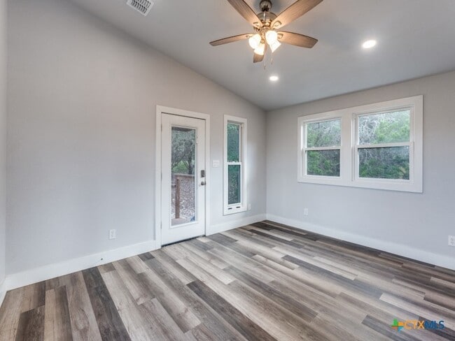 238 Ledgeview Dr