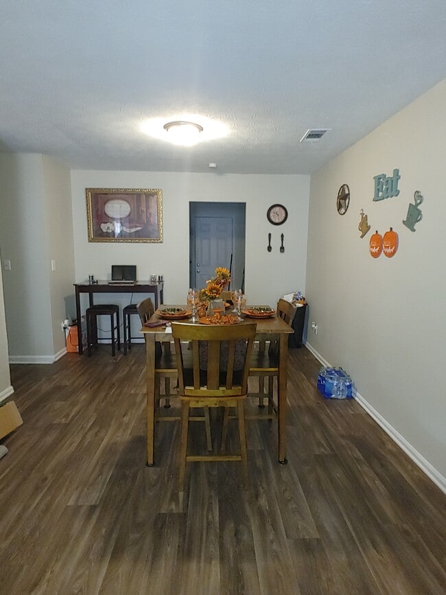 Cross Creek Apartments