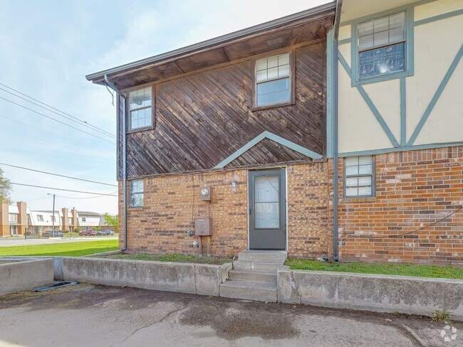 Building Photo - MOVE IN SPECIAL NO DEPOSIT IF LEASED BY Ju... Unit 42 Rental