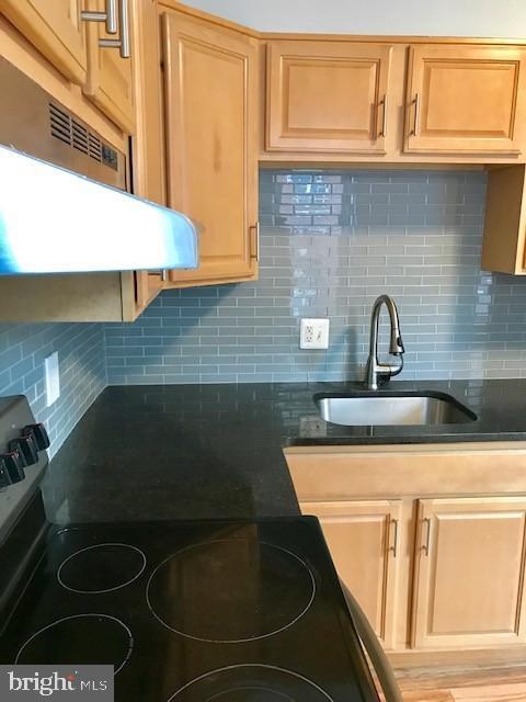 Building Photo - 554 N 16th St Unit 2F