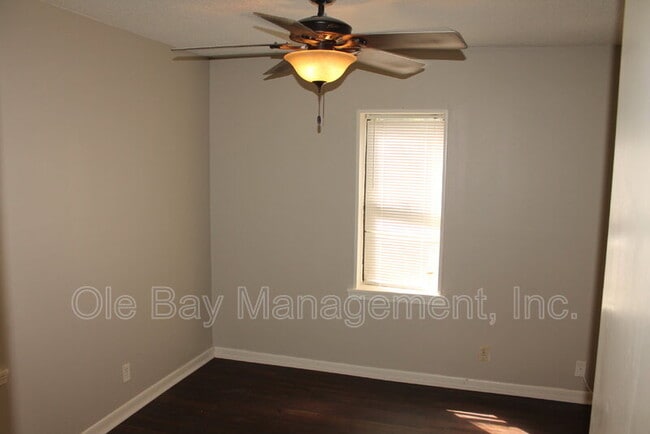 Photo - 2305 Hillwood Dr E