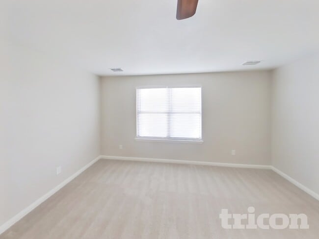 Photo - 1335 Coltview Pl