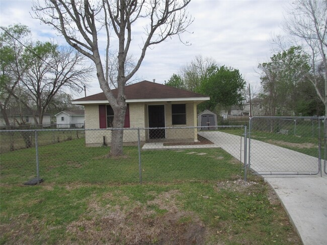 Building Photo - 6601 Nielan