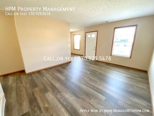 Photo - 2525 Zircon St NE