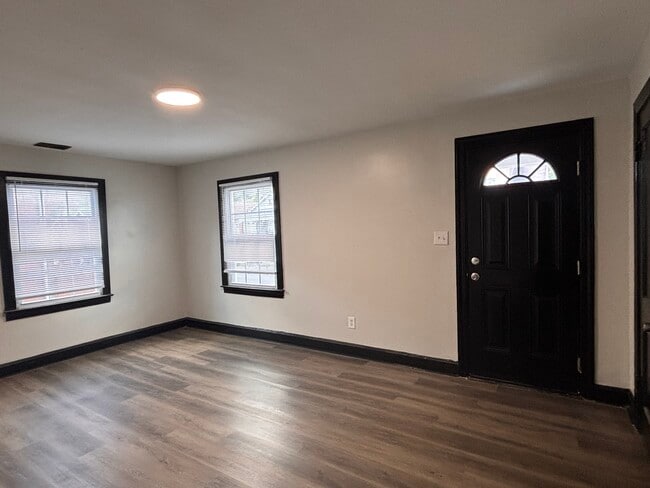 Photo - 219 N 32nd St