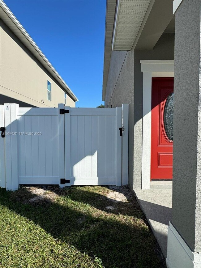 Photo - 649 N Lincoln St