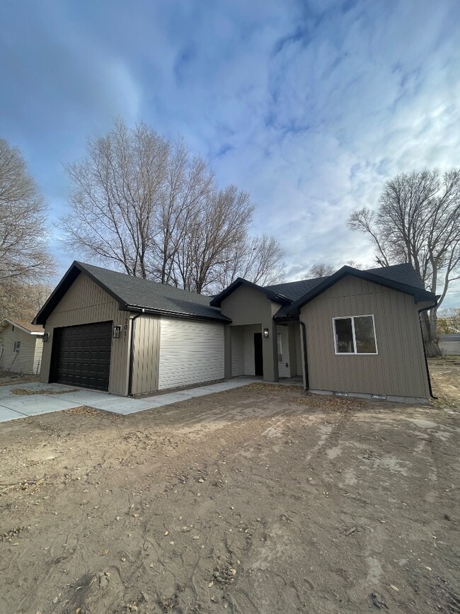 Photo - 2011 18th St