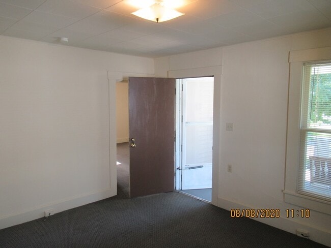 Photo - 419 E 12th St