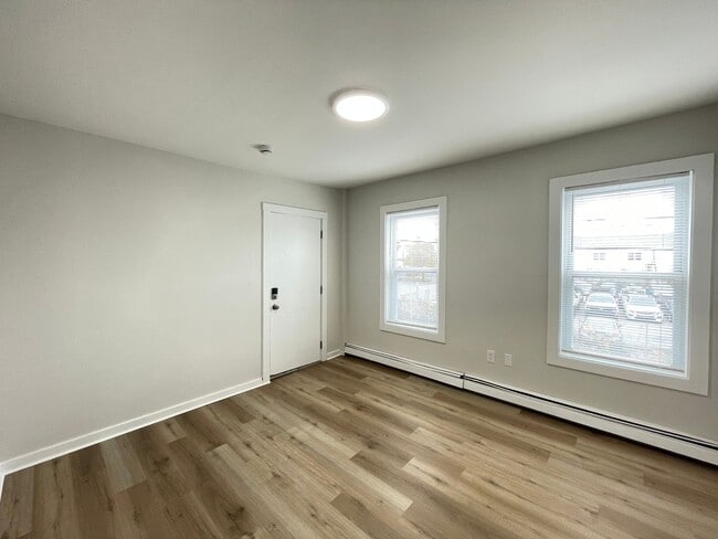 Photo - 124 Beech St Unit 2s