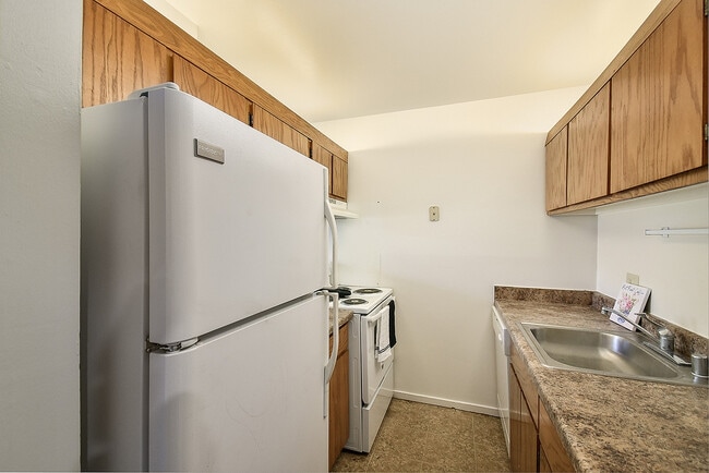 Dawn - Kitchen - Harbor Pointe Apartments