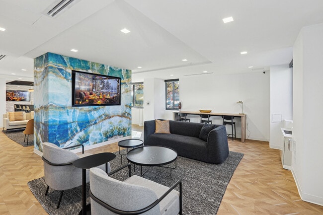 Photo - Stratford at Southern Towers