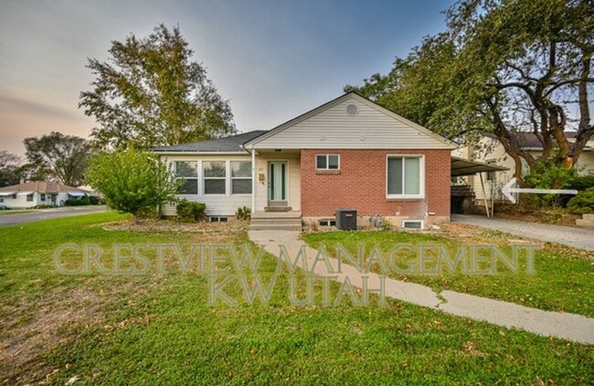 Building Photo - Martin Triplex Unit 835BASE