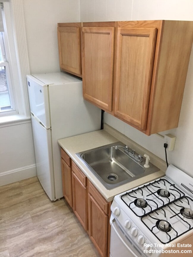 Building Photo - 1334 Commonwealth Ave Unit 24