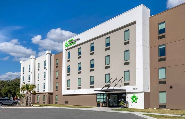 Building Photo - Furnished Studio-Tampa - Fairgrounds - Casino Rental