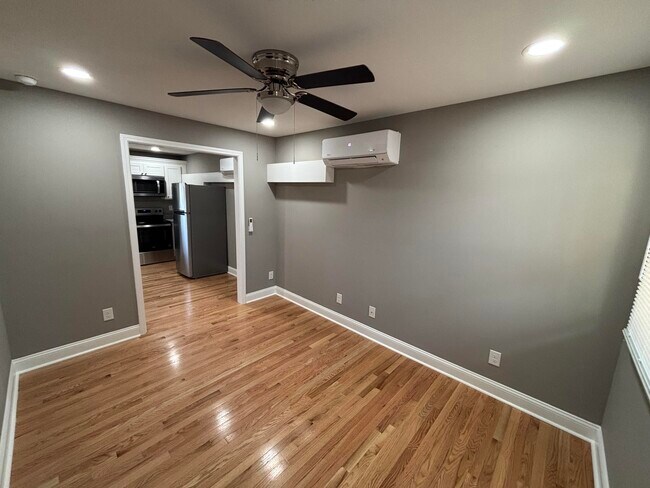 Photo - 402 Gunn St Unit 102