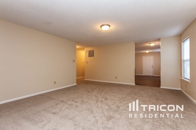 Photo - 171 Declaration Dr