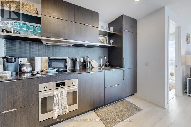 Photo - 197 Yonge St Unit 5811