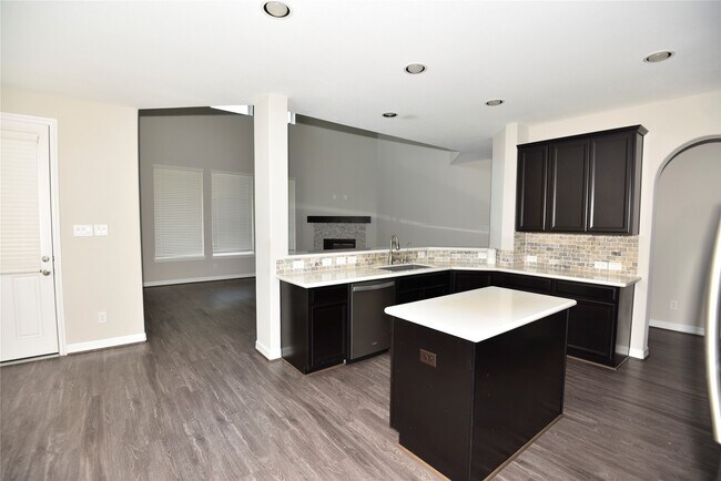 Photo - 14615 Birchwood Falls Trail