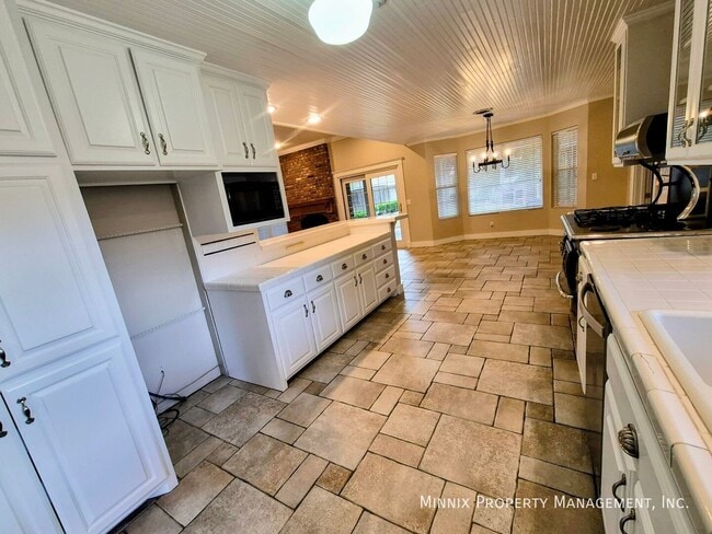 3514 Danbury Dr