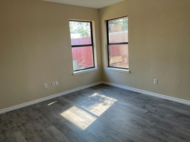 Photo - 3833 Rebecca Lane