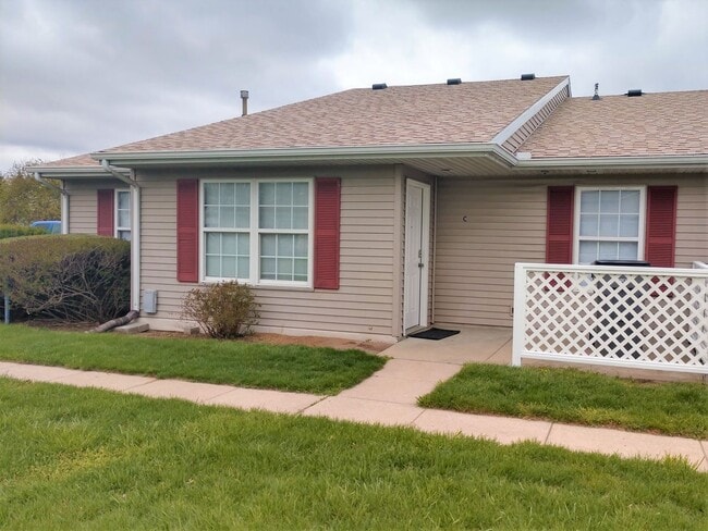 Building Photo - 212 S Silverwood Ln Unit 212-C