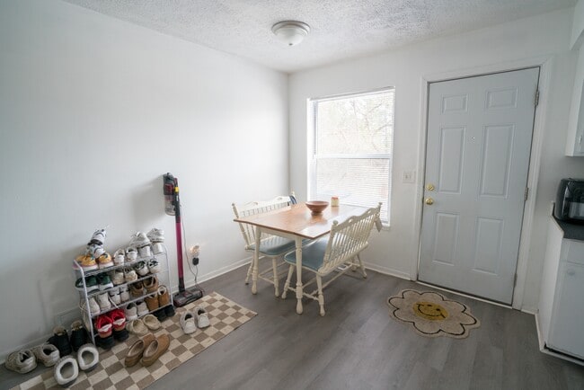 Photo - 923 Burcham Dr