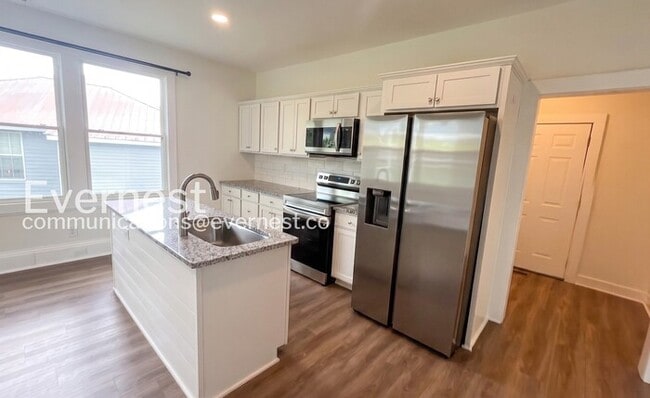 Photo - Spacious Home with Fireplace & Deck / 2 beds 2 baths / Available now!