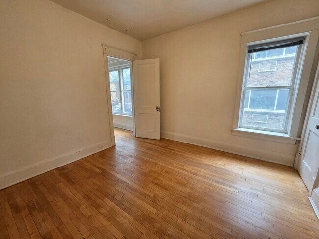 Photo - 2402 E Webster Pl Unidad 1F