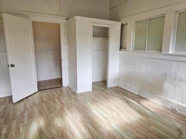 Photo - 2 Bed 1 Bath Apartment with one parking.  Tenant pay all utilities. Unidad B 2 -East